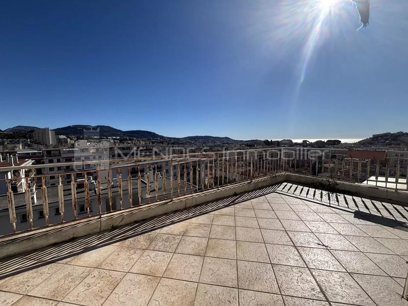 Appartement - 111 m² - 2 pièces