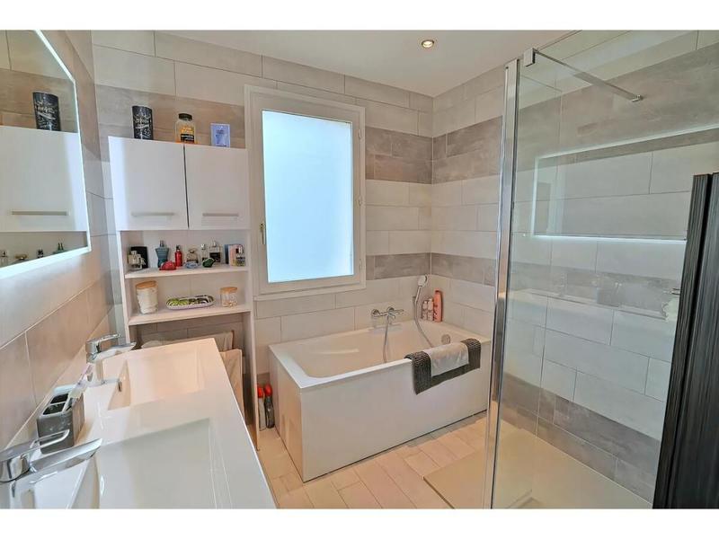 Maison - 152 m² - 8 pièces