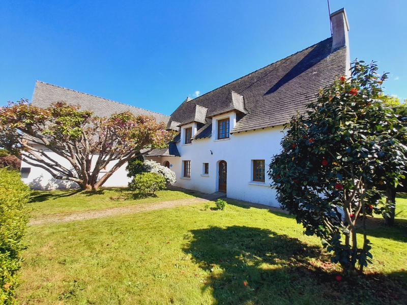 Maison - 370 m² - 11 pièces