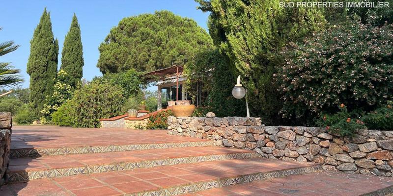 Propriété - 214 m² - 8 pièces