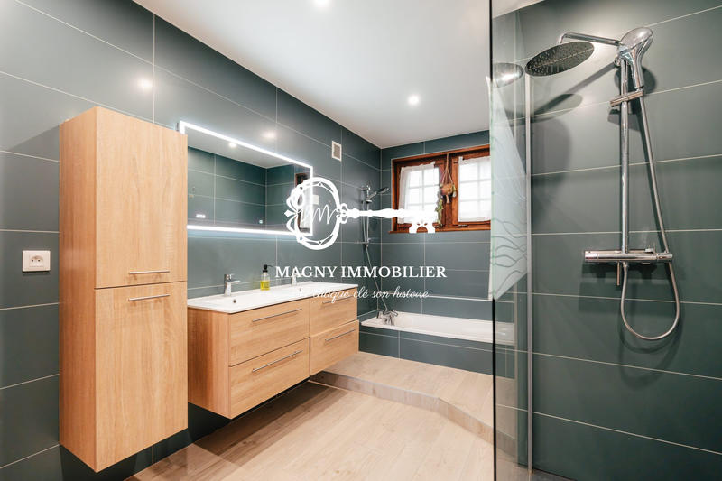 Maison - 220 m² - 7 pièces