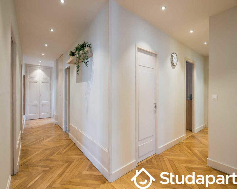 Chambre - 150 m² - 1 pièce