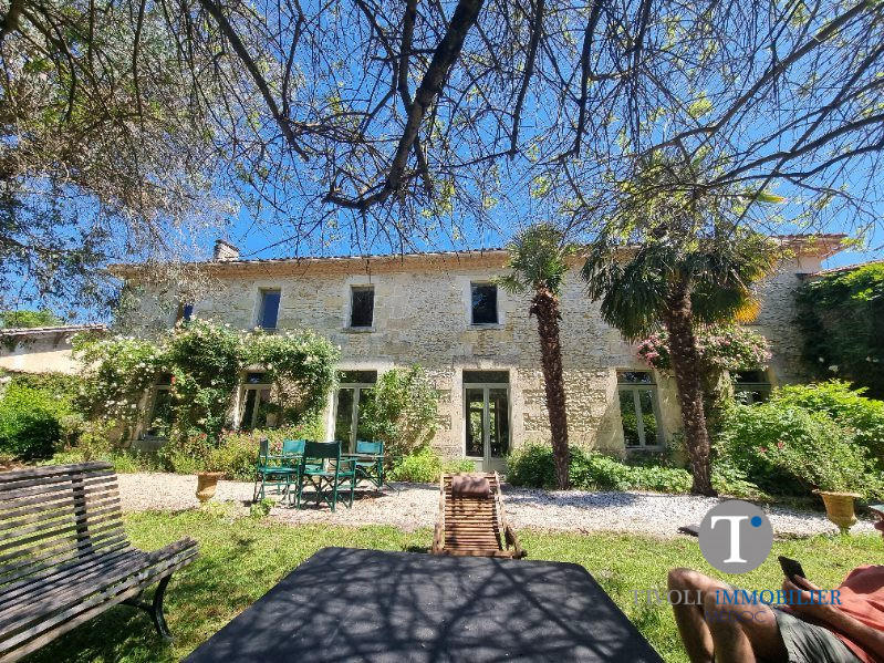 Maison - 431 m² - 9 pièces