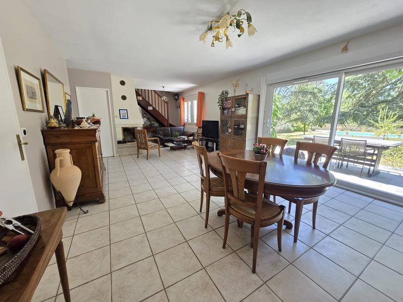 Maison - 230 m² - 9 pièces