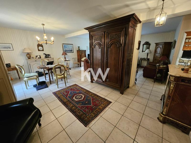 Maison - 278 m² - 6 pièces