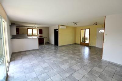 Maison traditionnelle - 104 m² - 6 pièces