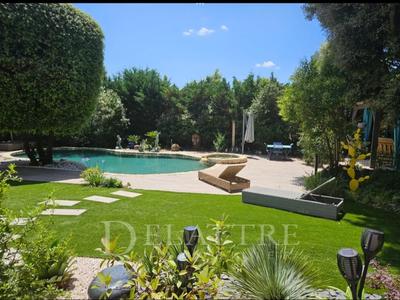 Villa - 259 m² - 5 pièces