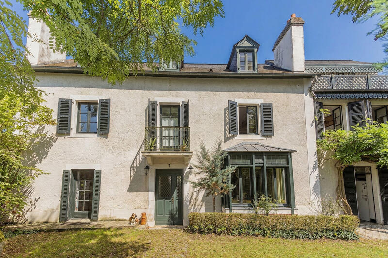 Maison - 283 m² - 13 pièces