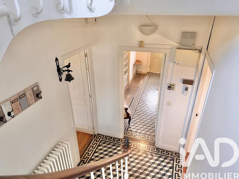 Maison - 317 m² - 9 pièces