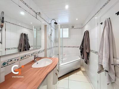 Maison - 80 m² - 5 pièces