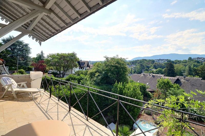 Maison - 210 m² - 8 pièces