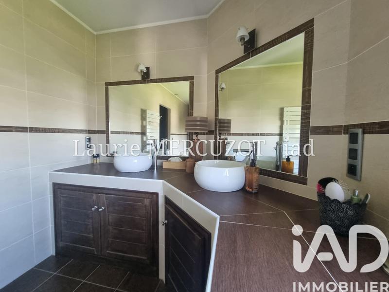 Maison - 260 m² - 7 pièces