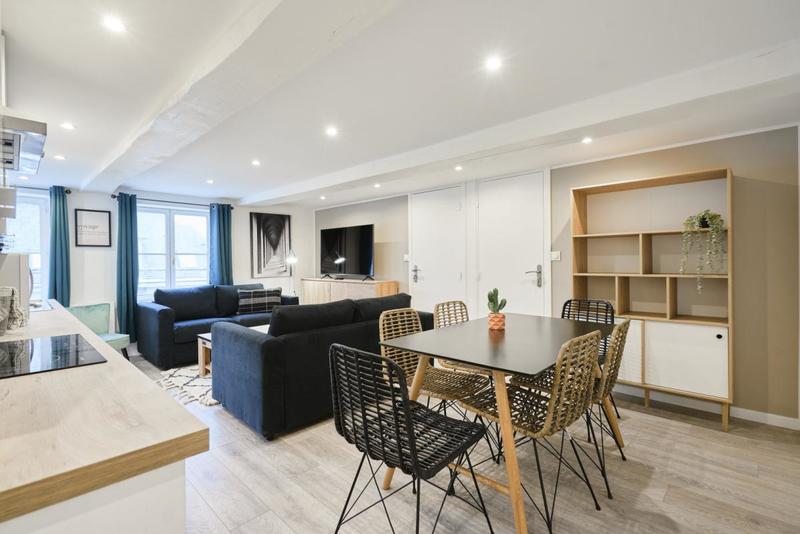 Appartement - 99 m² - 6 pièces