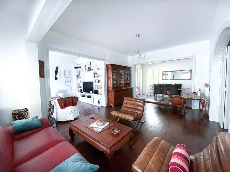 Maison - 225 m² - 9 pièces