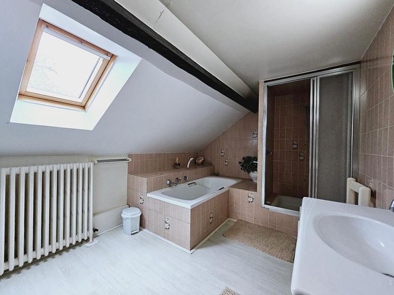 Maison - 229 m² - 9 pièces