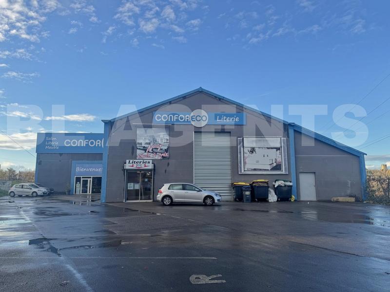 Magasins - 1 930 m²