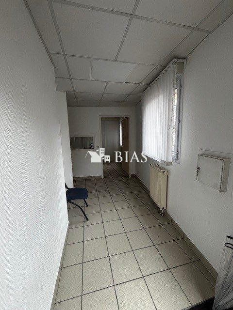 Local d'activités - 77 m²