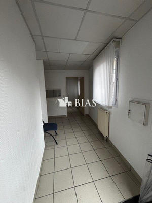 Local d'activités - 77 m²