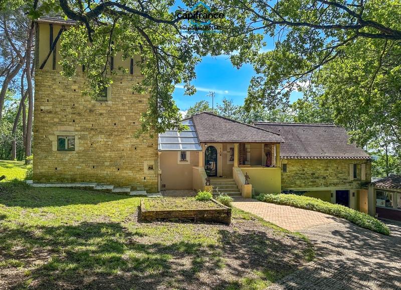 Propriété - 250 m² - 7 pièces