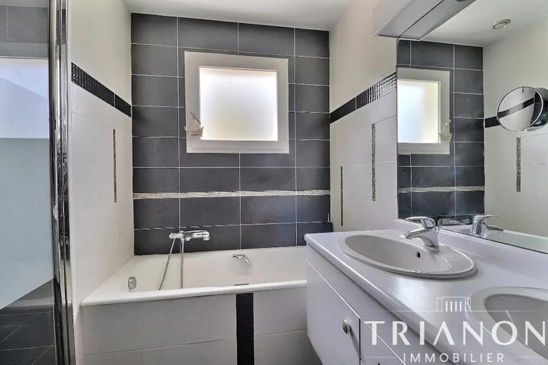 Maison - 197 m² - 9 pièces