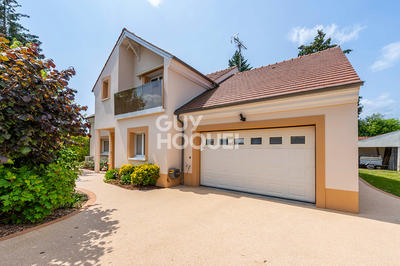 Maison - 238 m² - 8 pièces