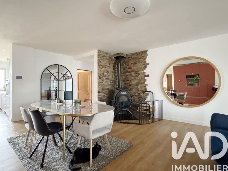 Maison - 300 m² - 8 pièces