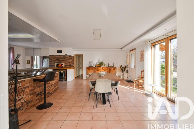 Maison - 180 m² - 8 pièces