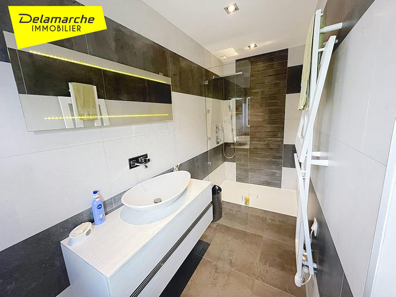 Maison - 241 m² - 7 pièces