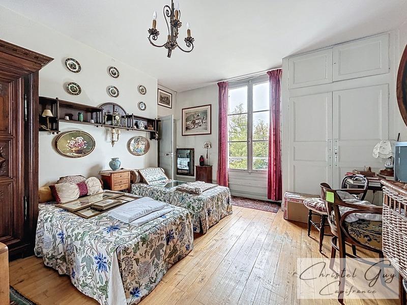 Maison bourgeoise - 247 m² - 10 pièces