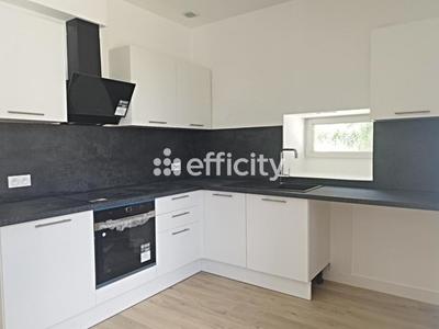 Maison - 280 m² - 10 pièces