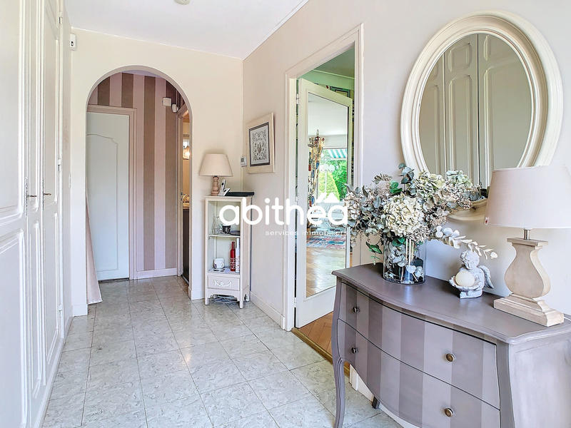 Maison - 252 m² - 10 pièces