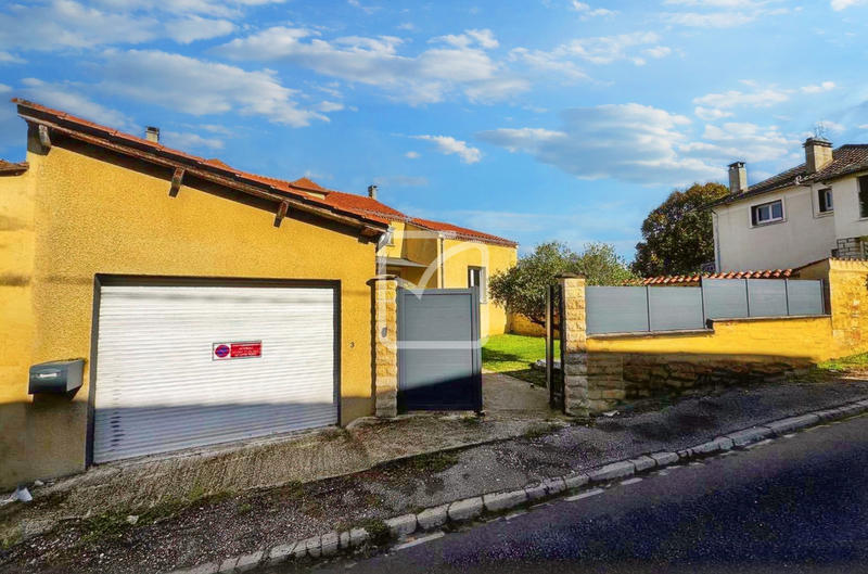 Maison - 281 m² - 9 pièces