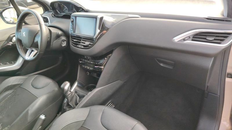 Peugeot 208 1.6 VTi 120 Feline