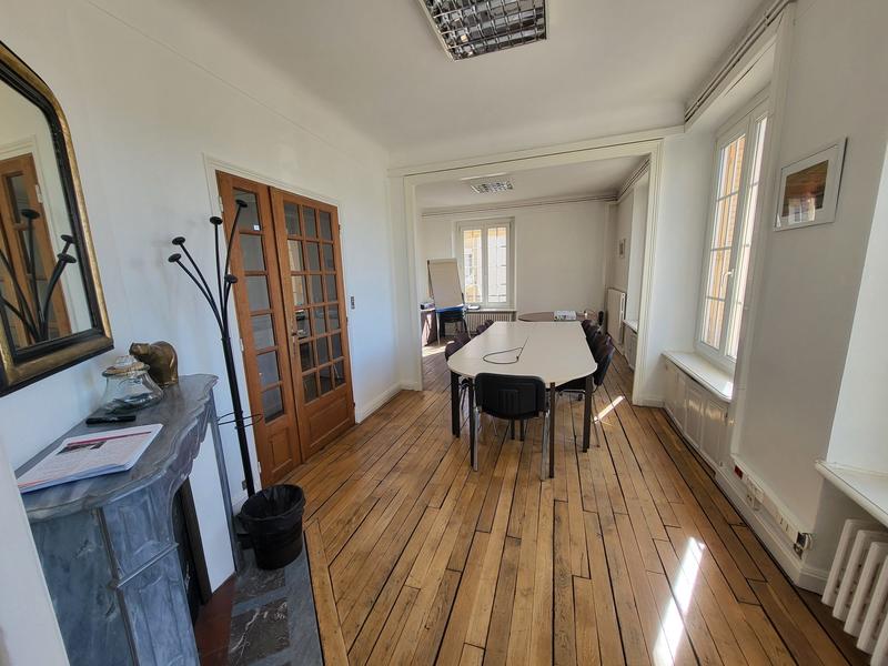 Bureau - 149 m² - 6 pièces