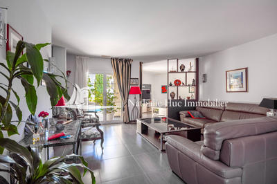 Maison - 204 m² - 7 pièces