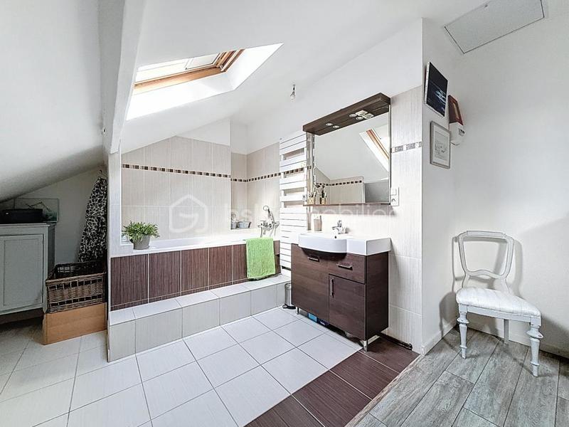 Maison - 122 m² - 6 pièces