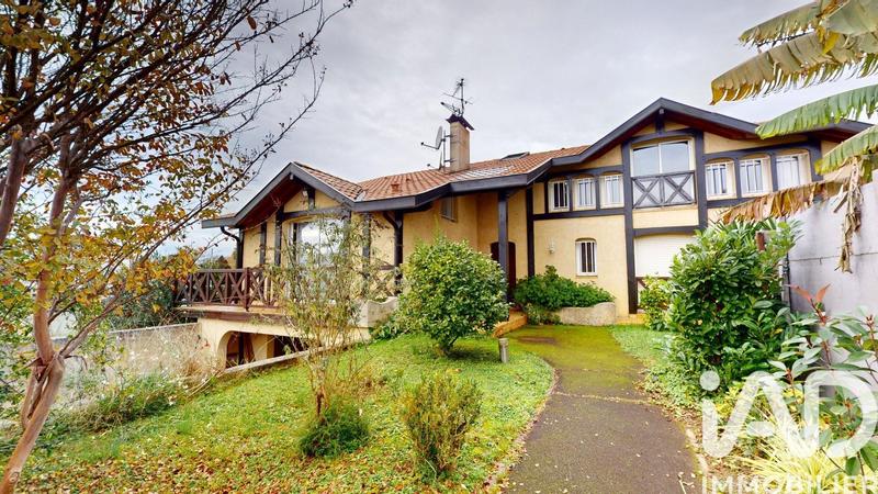 Maison - 205 m² - 7 pièces