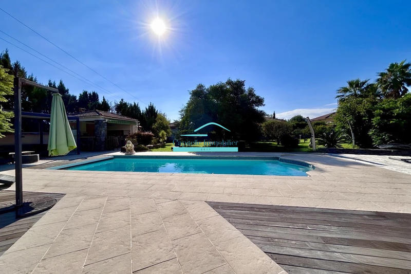 Villa - 280 m² - 9 pièces