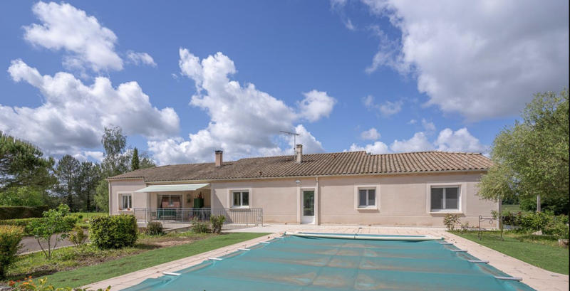 Maison - 209 m² - 4 pièces