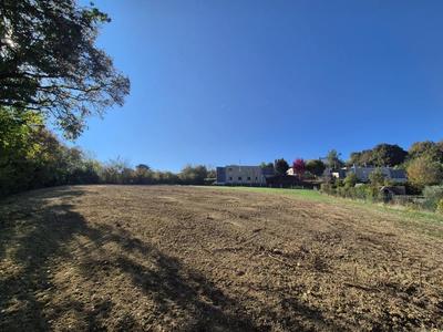 Terrain constructible - 2 000 m²