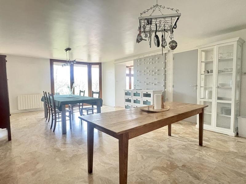 Maison - 216 m² - 7 pièces