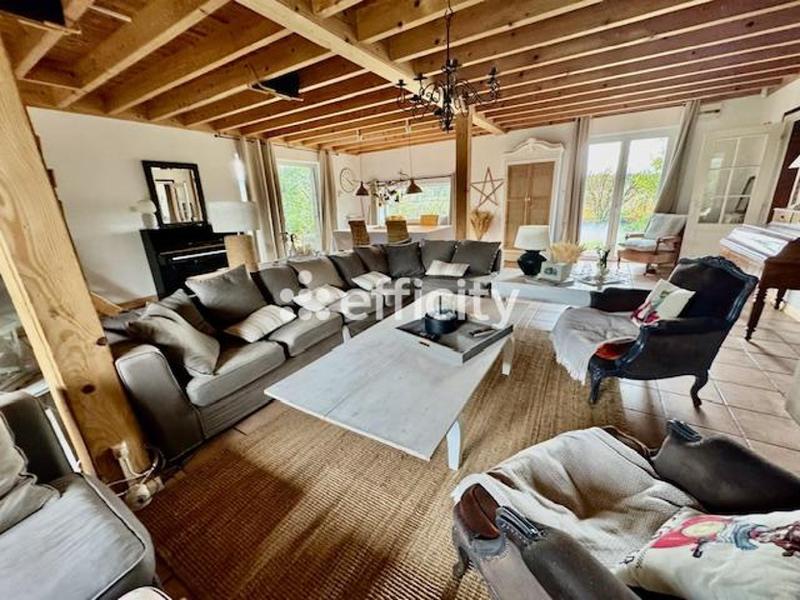 Maison - 250 m² - 8 pièces