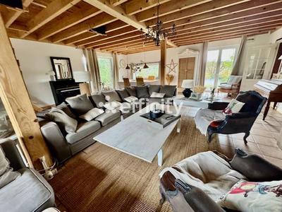 Maison - 250 m² - 8 pièces