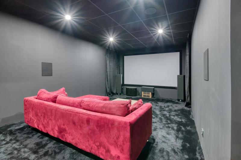 Maison - 220 m² - 7 pièces