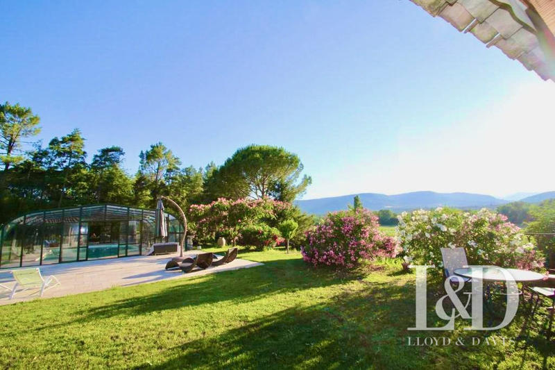 Château - 1 560 m² - 20 pièces