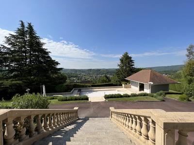 Maison - 380 m² - 9 pièces