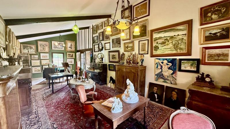 Maison - 245 m² - 9 pièces