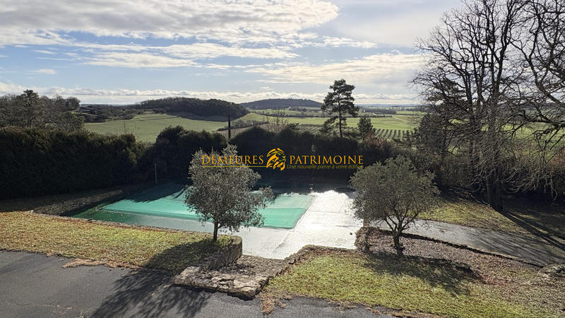 Maison - 246 m² - 6 pièces