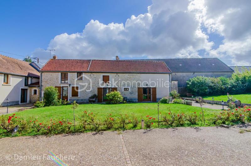 Corps de ferme - 340 m² - 11 pièces