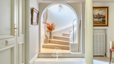 Maison - 270 m² - 8 pièces